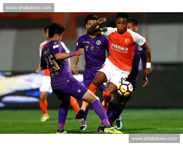 2017年武汉足球赛事精彩回顾及赛季亮点分析